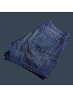 Old Navy Womens Flirt Denim Shorts 8 Medium Wash Mid Rise Casual Summer Wear